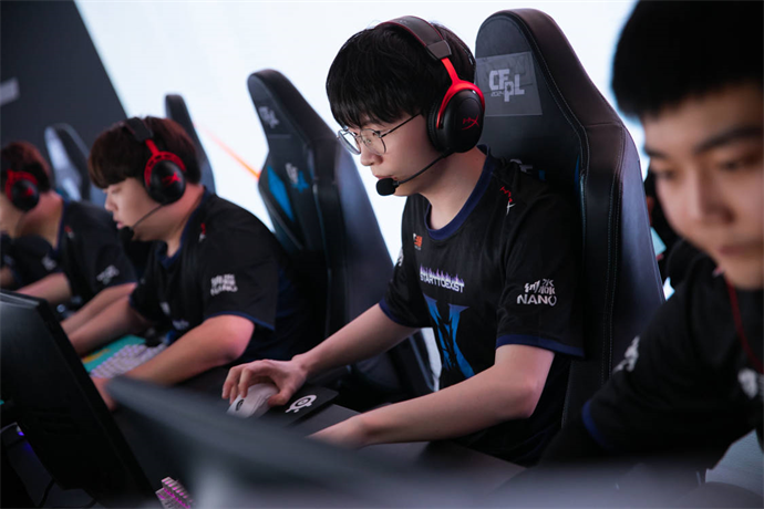 KZ干净利落2-0击败XROCK，成都AG鏖战三局险胜WE