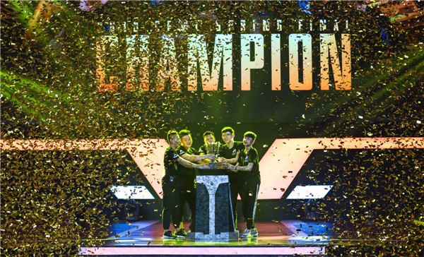 [CFML] 火线探古：孤狼墨白大梦的坚持，继续老奇迹的电竞梦