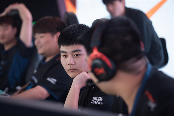 成都AG连下两城战胜KZ、EP直落两局击败LGD