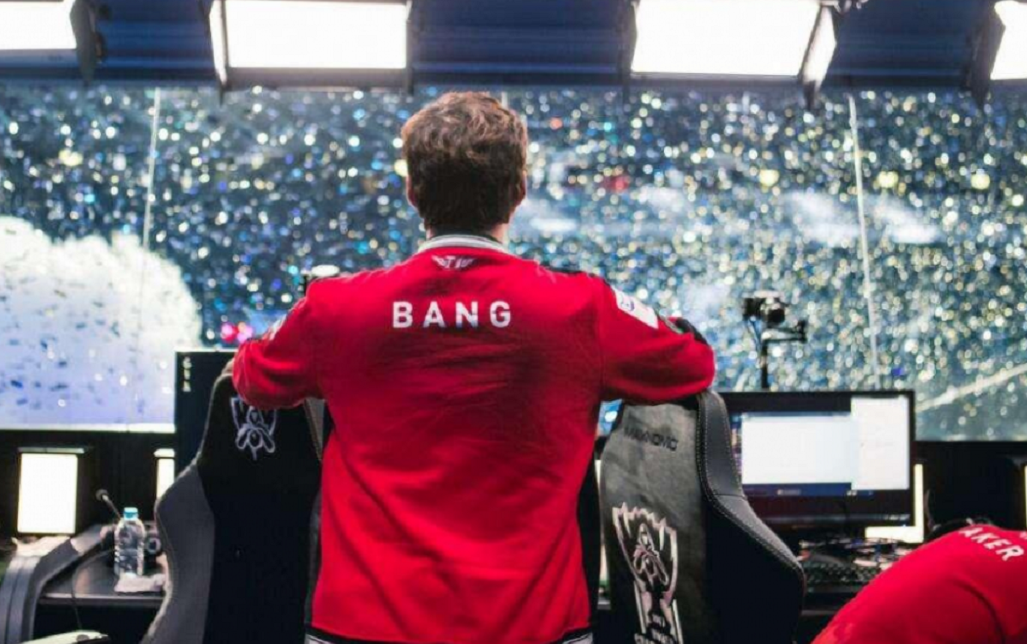 bang是英雄联盟世界赛成绩最好的顶级adc,身披skt战袍,bang与faker