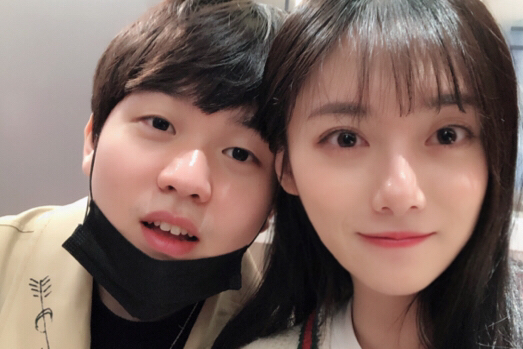 新年第一天公然撒狗粮小钰与rookie结婚得等他退役后