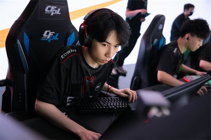WE鏖战三图险胜EDG，成都AG直落两局击败Q9