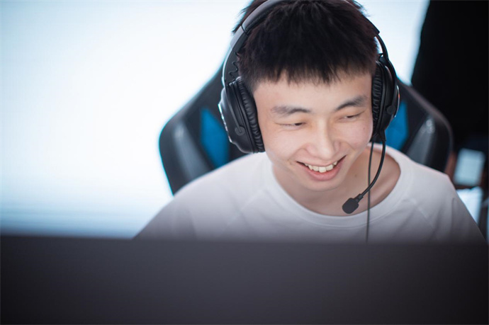 失心yh各五杀，EP复仇eStar，EDG直落两局带走LGD