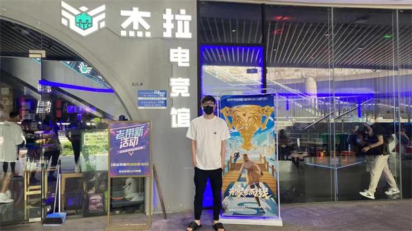 [穿越火线] 白鲨领衔重走百城路，月冠到手意气风发