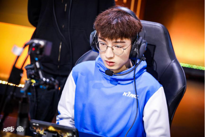 赏金赛快讯q9子墨21战胜king彬神手感火热接连打破纪录