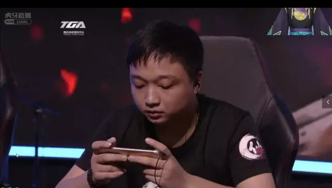 枪战王者：《火线人物》第二十五期：渲染，从选手到解说，前行点亮心中之火