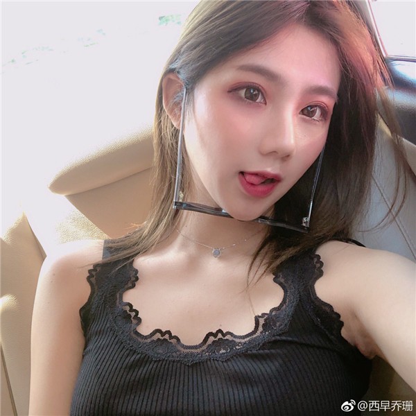 完美身材超高颜值性感女神乔珊令联盟为之倾倒