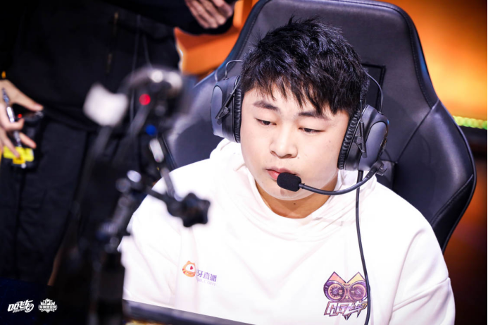 赏金赛快讯ag铁头娃21战胜qg闽闽先发制胜晋级成功