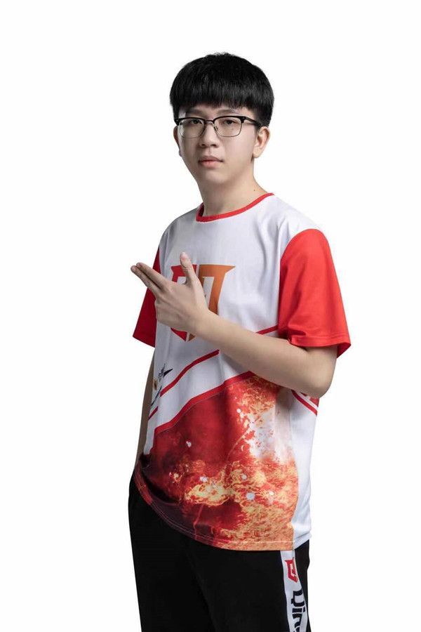 枪战王者：情久老四：虽暂别舞台，仍怀揣一颗赤诚之心