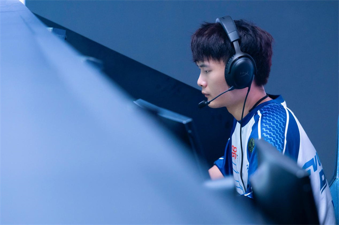 XROCK不破不立零封LGD，EP苦战三局击败Q9