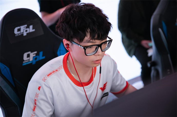WE鏖战三局成功逆转Q9，XROCK两图险胜EDG