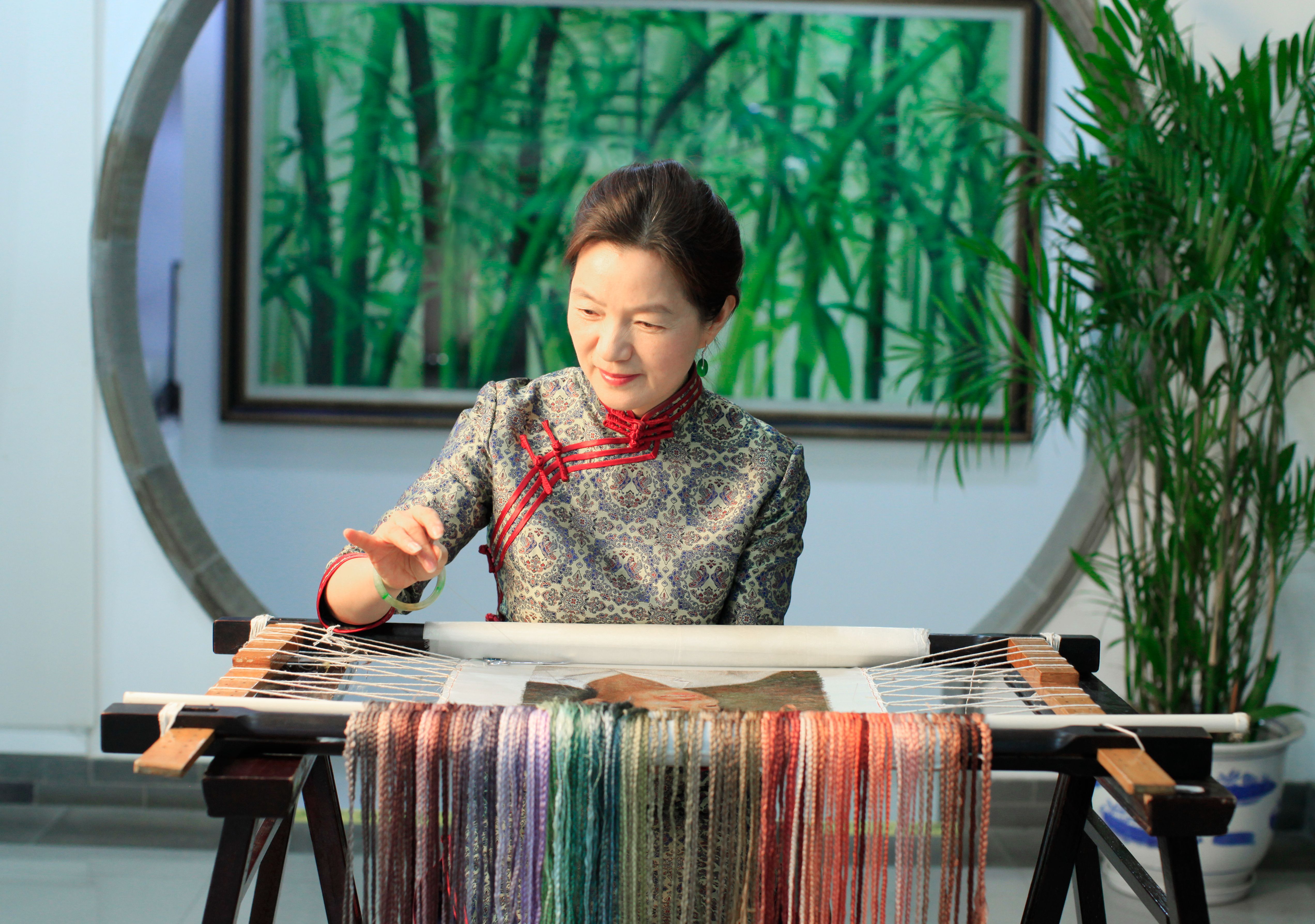 "对于一个镇湖女子来说,刺绣是一门生活技能,也是一条生存之道.