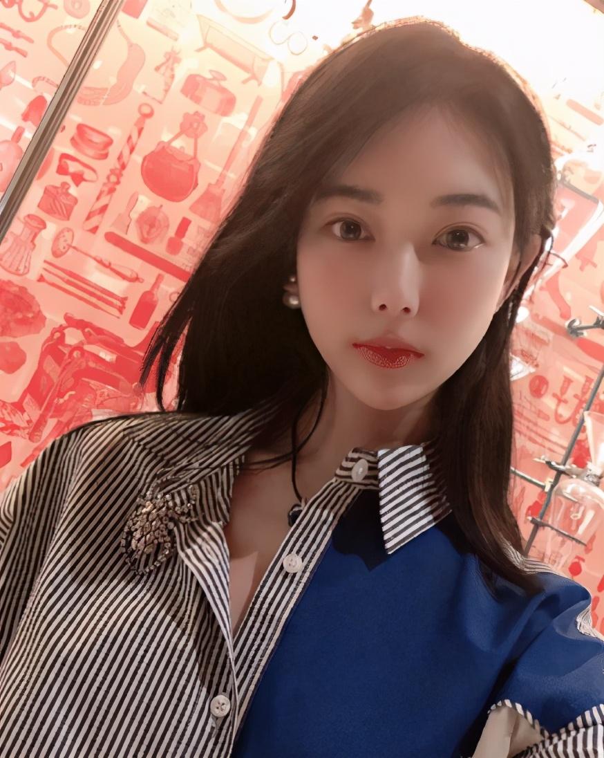 suki和狼行也算是电竞圈最为低调的一对情侣,最起码两人不管在工作上