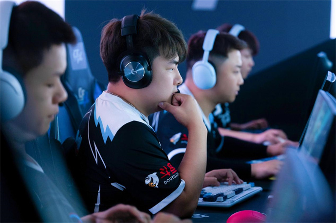 Wn99五杀BS击败WE，成都AG苦战三局险胜KZ