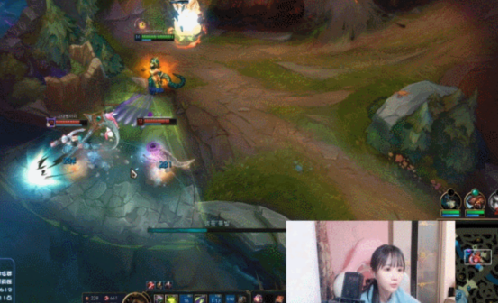 塔莉娅凭借的这几波游走所带来的优势让蛇女瞬间起飞