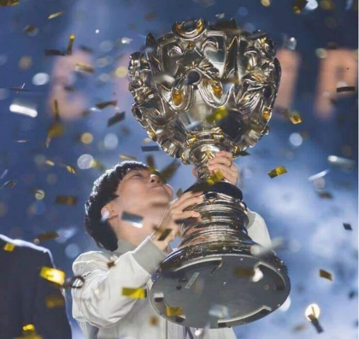 英雄联盟冠军奖杯全收集,哪个是你最爱?-英雄联盟官方网站-腾讯游戏