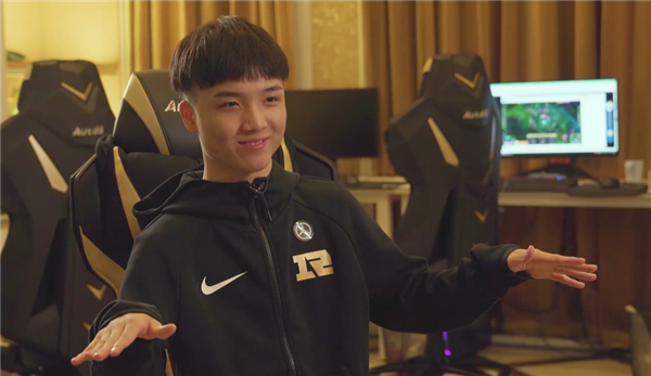 rng小龙堡透露心声:已经有点后悔打职业 想重新体验校园生活