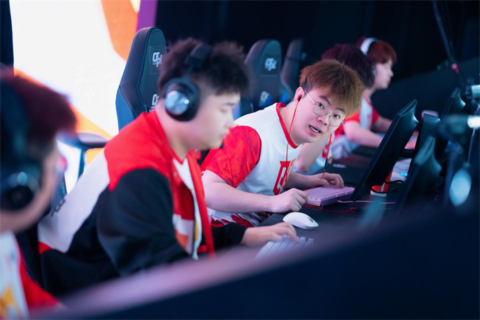 Q9轻松击败EDG，EP连斩10分终结成都AG七连胜