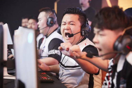 输出全靠吼ximo整场激情呐喊助力白鲨夺下首张cfs门票