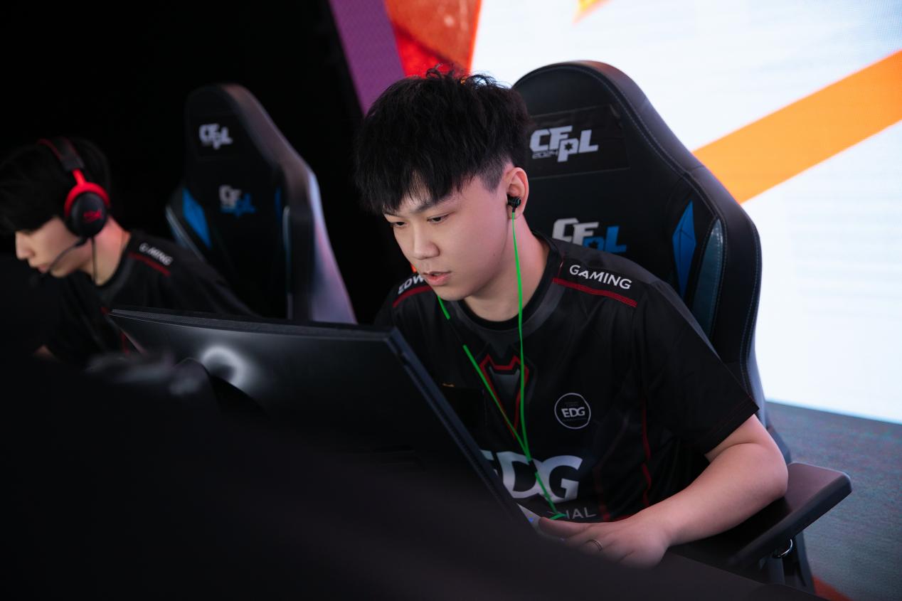 EDG与WE上演狙击PK，Q9XJ迎战成都AG老队友
