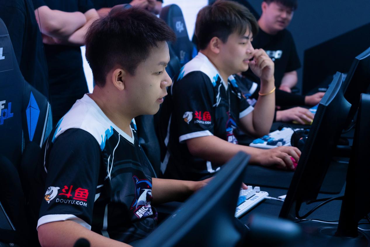BS对阵EDG，KZ新人迎战eStar双狙