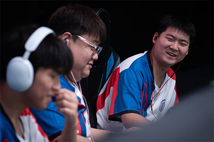 成都AG连下两城战胜KZ、EP直落两局击败LGD