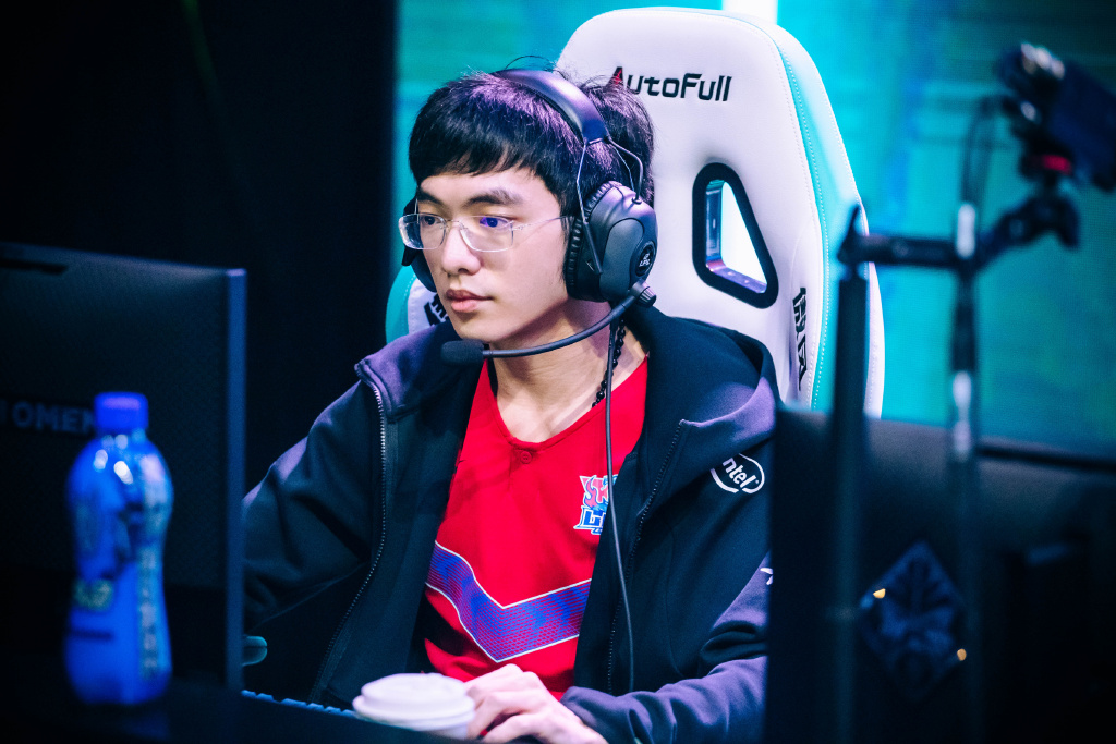 一人一城故事终结,历经2398天圣枪哥成自由人,下家耐人寻味-英雄联盟