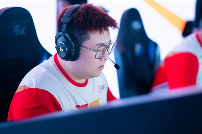 Q9两进加时赛险胜KZ，成都AG直落两局击败EDG