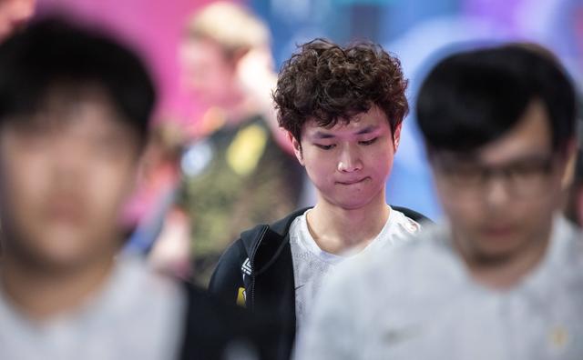 "海边少年"焕烽——如果梦想有重量,努力一定是秤砣-英雄联盟官方网站