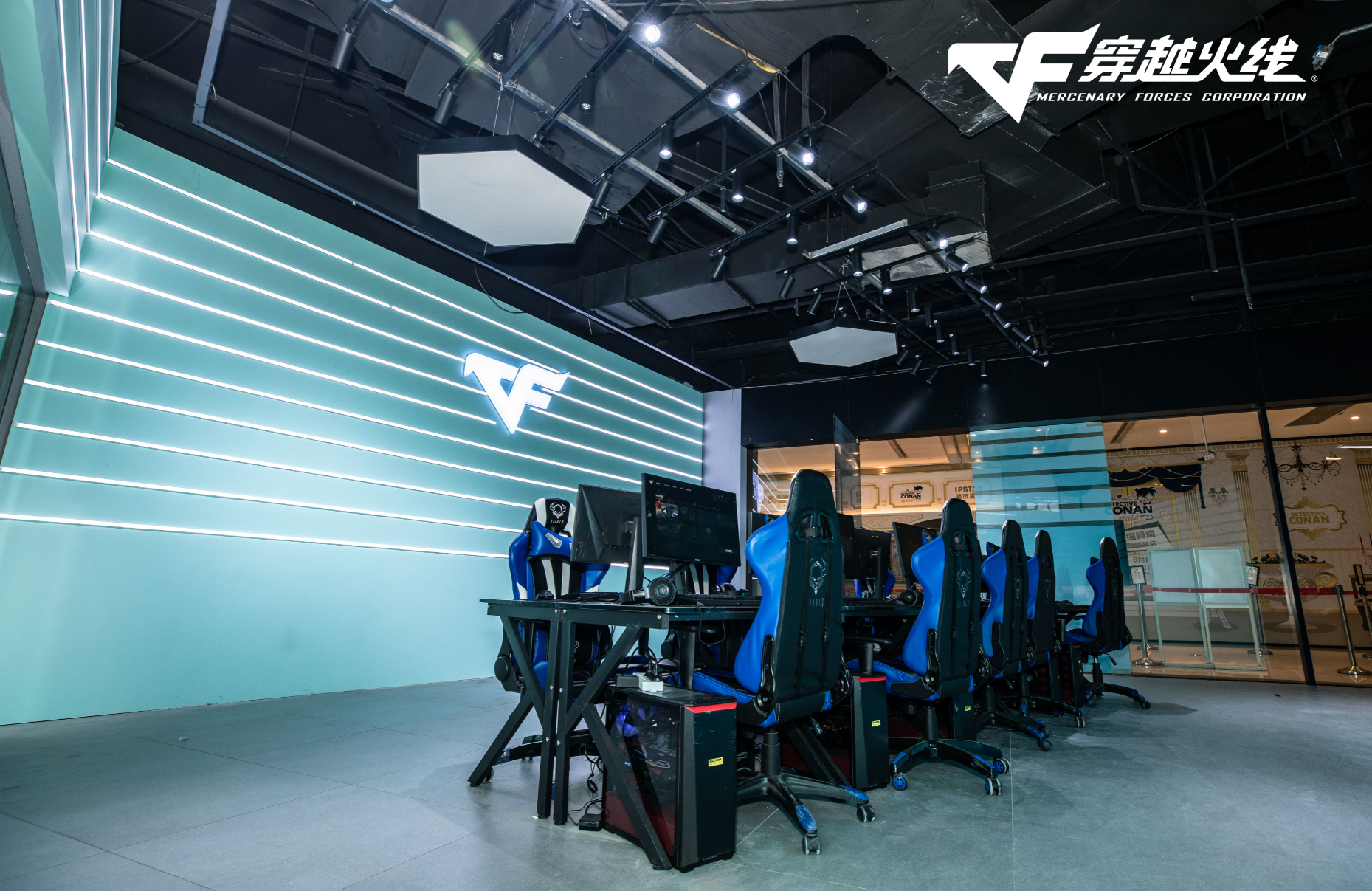 穿越网吧落地上海cf携手斗鱼上演时空对抗赛