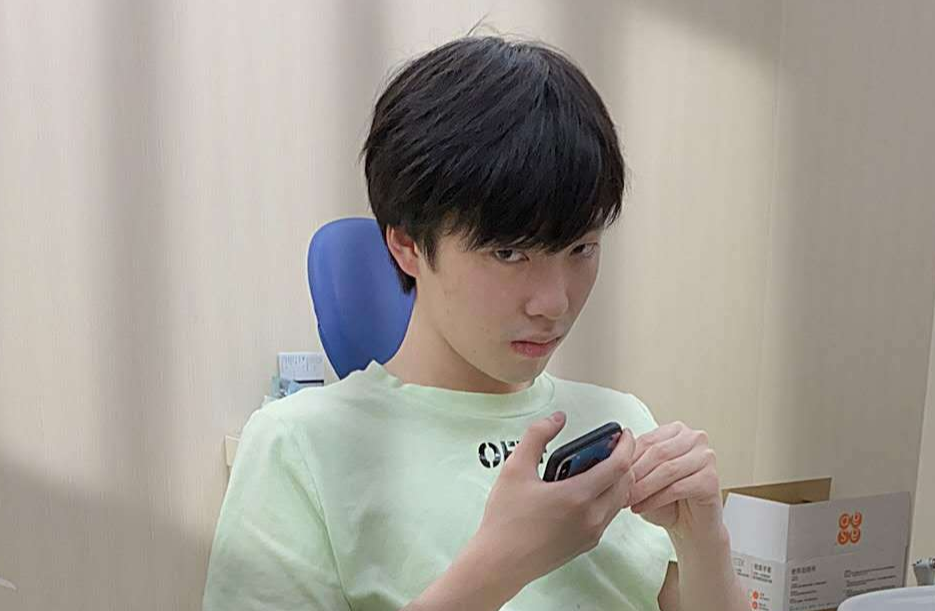 果子哥真要去lng了?lng上单发微博暗示 随后秒删