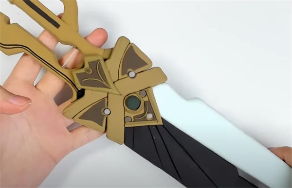 盟物堂外国黏土大神纯手工自制赛娜周边霸气大枪细节满满