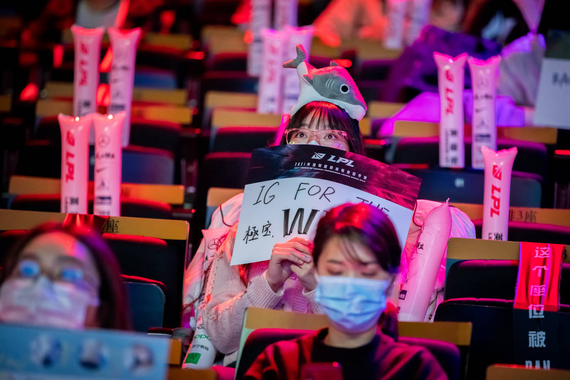 lpl春季赛现场ig战队粉丝妹子特多尤其是ts