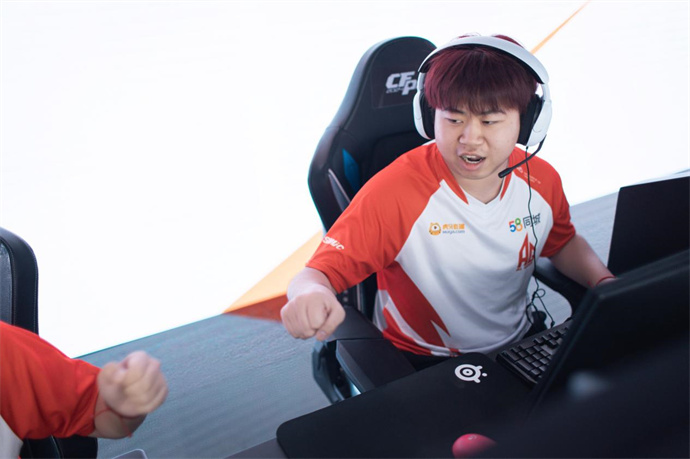 KZ干净利落2-0击败XROCK，成都AG鏖战三局险胜WE
