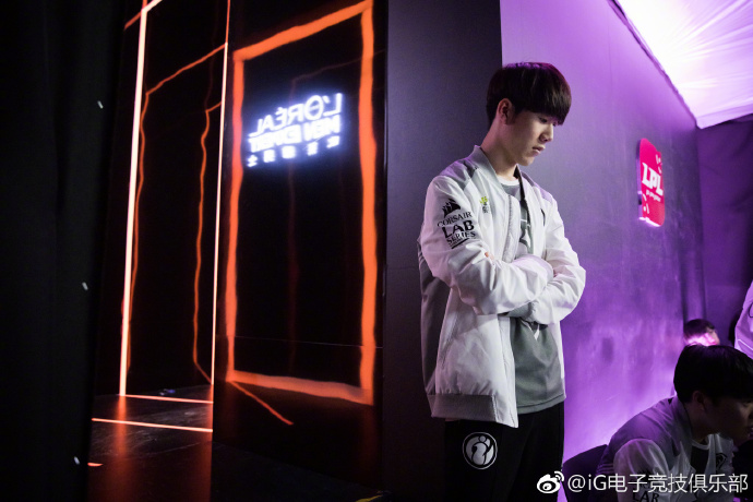 IG在季后赛开始之际放出TheShy回国消息！网友：季后赛怎么办？