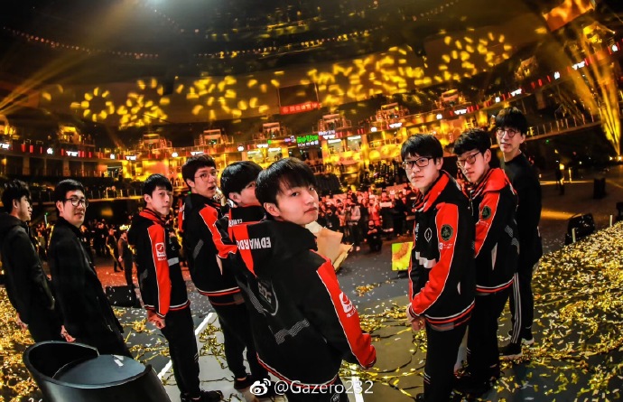  EDG经理小铁兑现辞职诺言！微博回忆过往经历引无数网友泪目