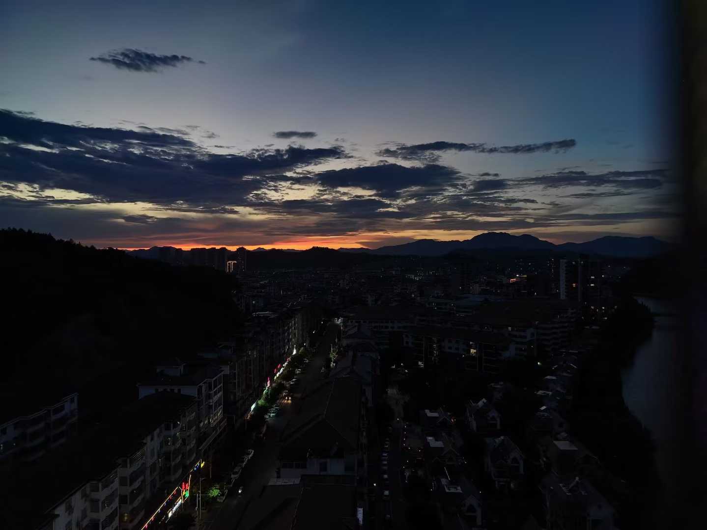 图片[31] - 在飞凤山下，把日子写成诗——刘日生与他的“半界流虹” - 浅染博客-浅染のBlog