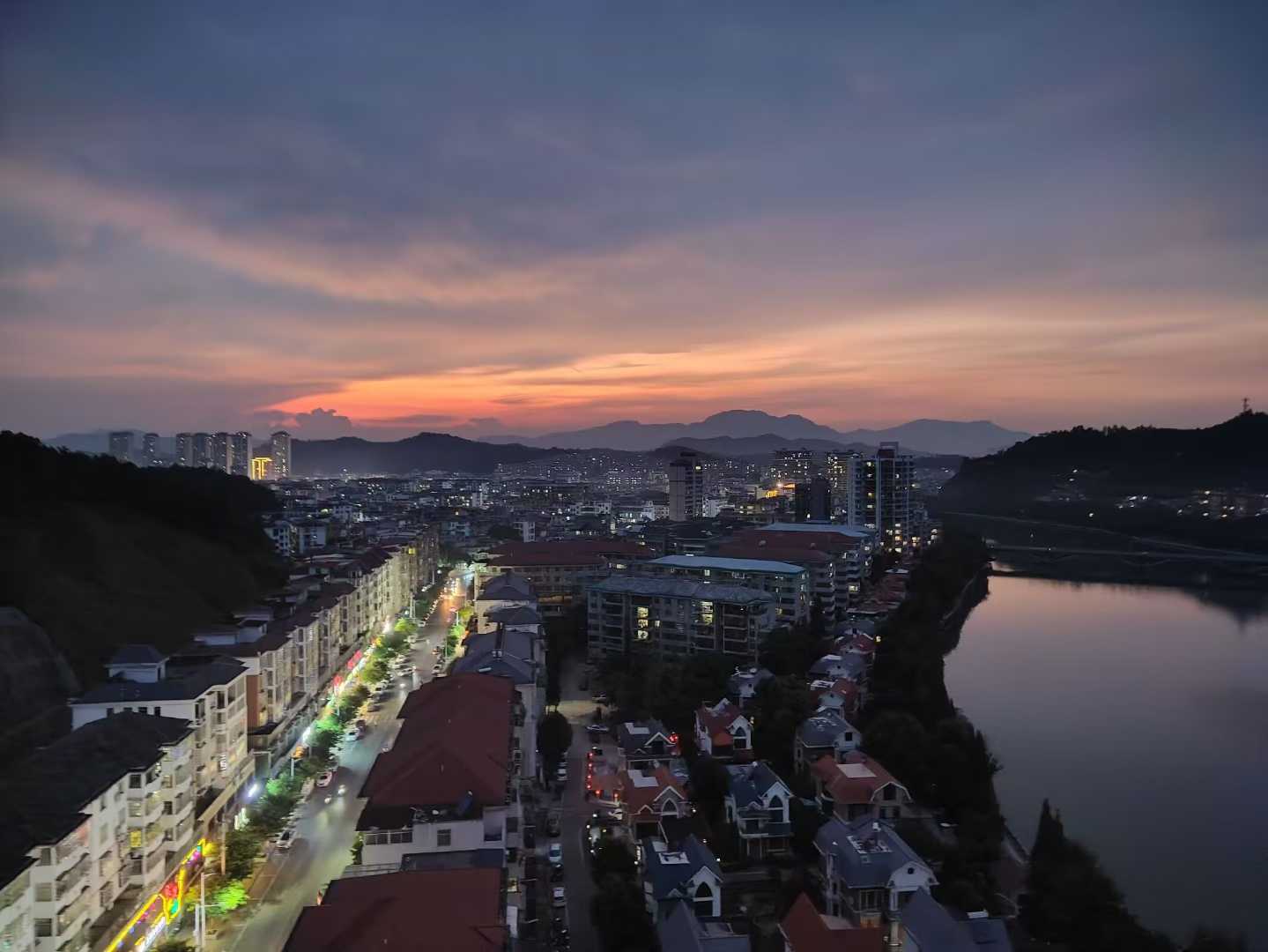 图片[30] - 在飞凤山下，把日子写成诗——刘日生与他的“半界流虹” - 浅染博客-浅染のBlog