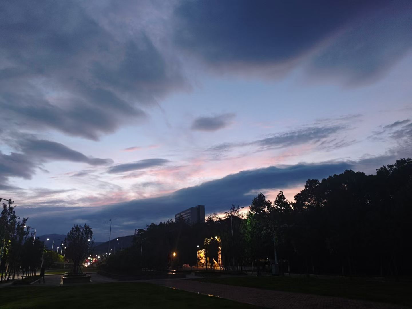 图片[10] - 在飞凤山下，把日子写成诗——刘日生与他的“半界流虹” - 浅染博客-浅染のBlog