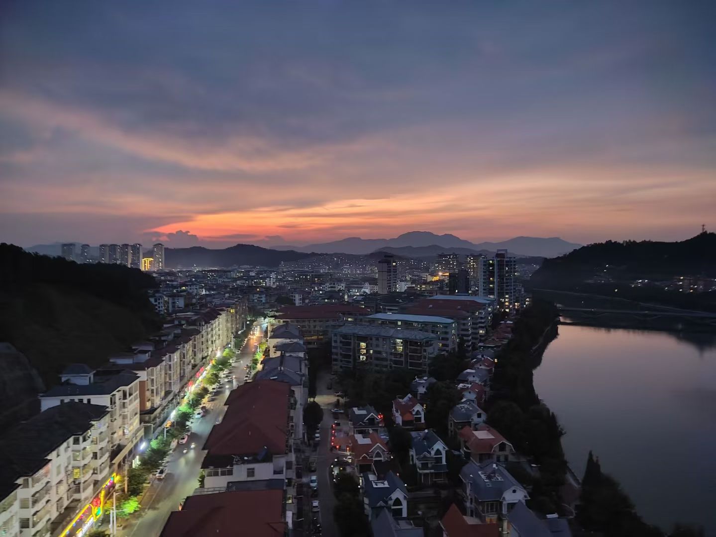 图片[17] - 在飞凤山下，把日子写成诗——刘日生与他的“半界流虹” - 浅染博客-浅染のBlog