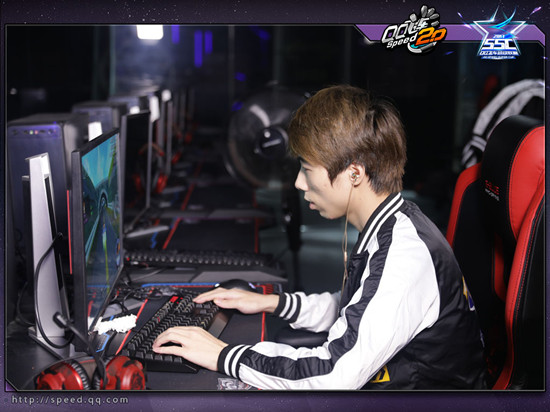 qq飞车微信官方网站-腾讯游戏-竞速网游王者 突破300万同时在线