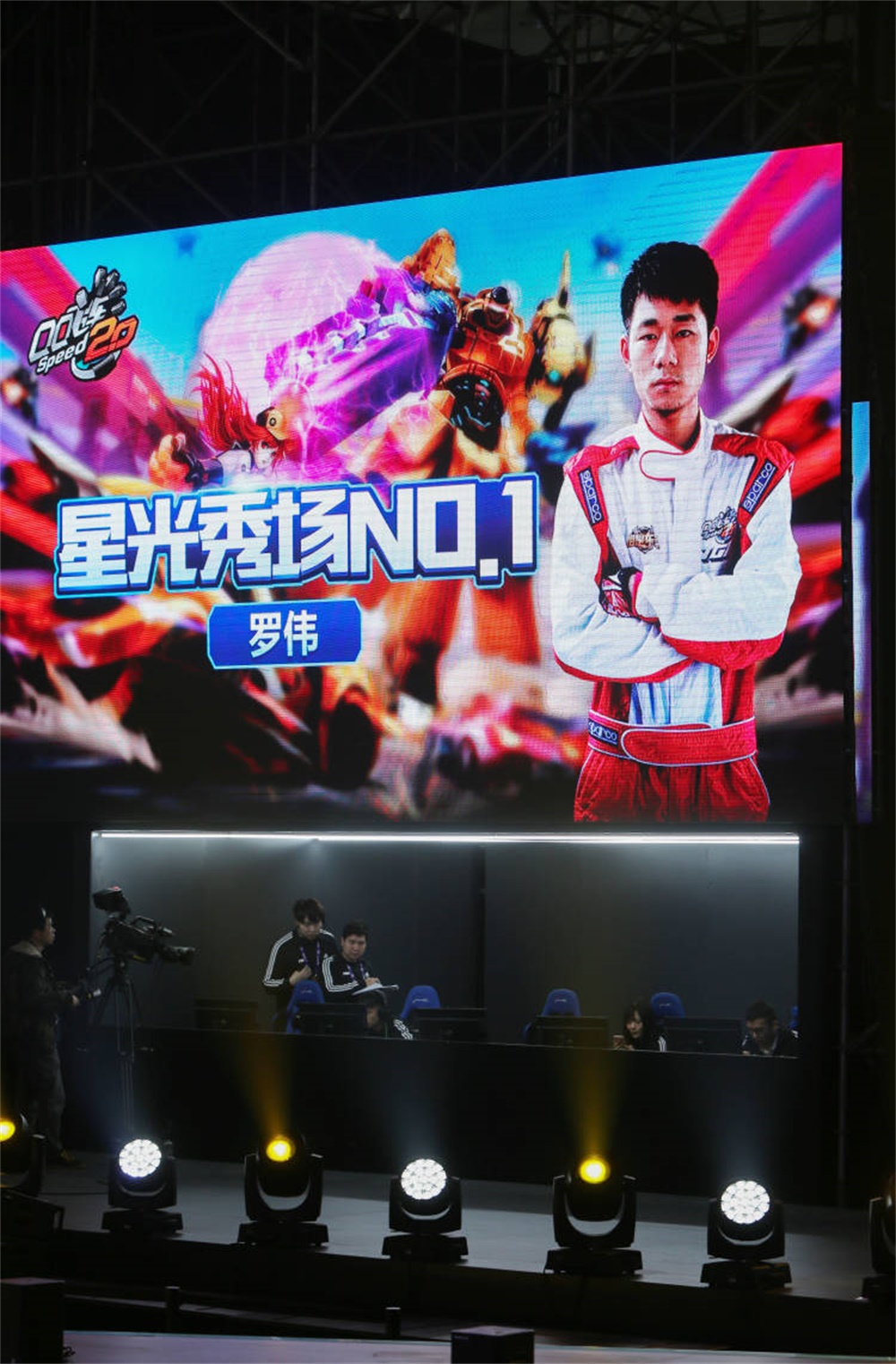 罗伟严斌再相逢 歪着跑终不敌伟稳定 - qq飞车官方网站-腾讯游戏-竞速