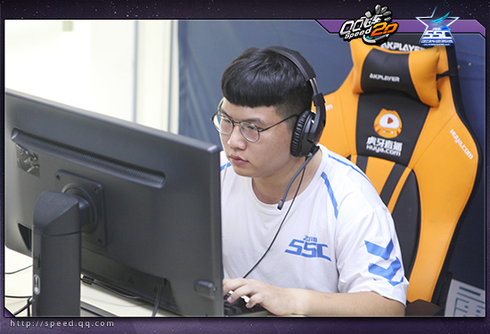 第二大场第一张地图是城市网吧,陈颖强势冲出,吴少贤连续加速带被道具