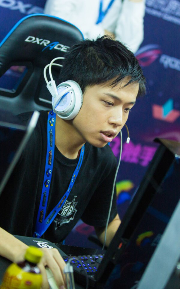 正值cf的外挂盛行,宠儿一度被同区的玩家怀疑是使用外挂.