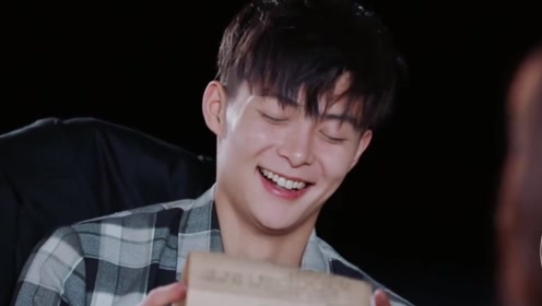 张铭恩和徐璐吃烛光晚餐,张铭恩却因牙齿上了热搜,原因太无语!