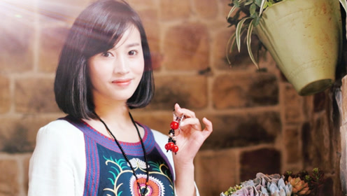 丽江手鼓美女翻唱周杰伦的歌也很好听