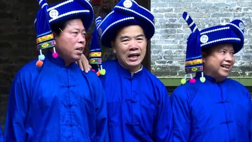 广西贵港蓝衣壮小伙,几句山歌唱下来,妹子脸上笑开花