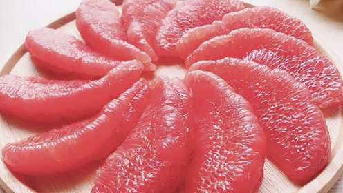 教你剥柚子,简单切一切,柚子肉和皮轻松分离,孩子吃着真省事