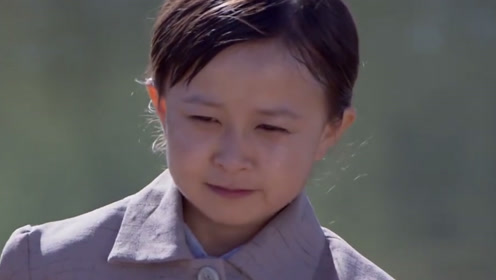 袖珍妈妈:笑笑真是懂事,知道袖珍妈妈盖房子辛苦,自己也来帮忙