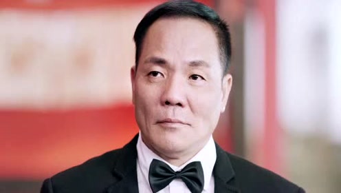 美女在包租公面前说认识华仔和冰冰,下一秒赌神大军却来了